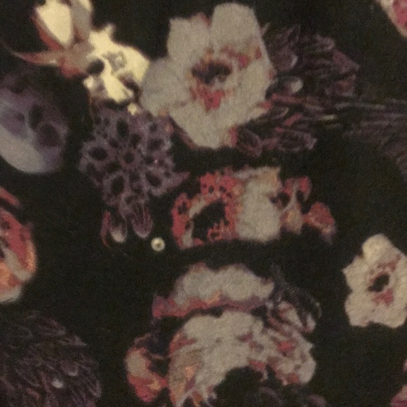 👣🎶  Divided  Cute floral skirt  size small - Picture 5 of 5